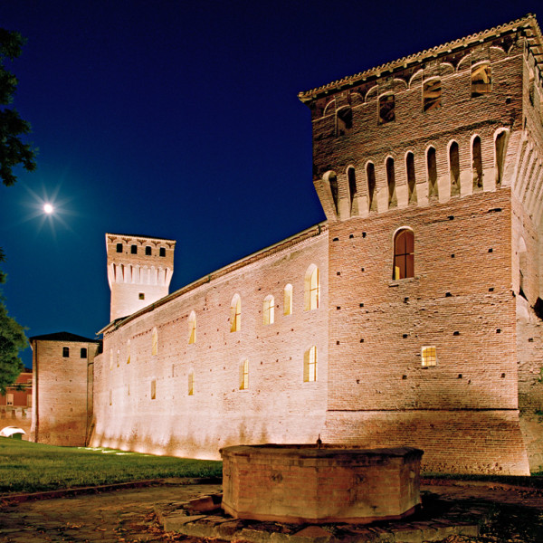 FORMIGINE-BY-NIGHT